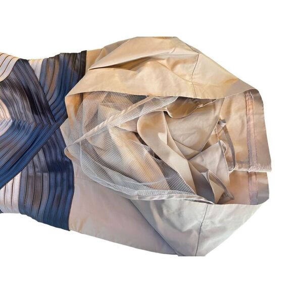 Bcbg strapless / adjustable spaghetti straps  size 0 - Picture 16 of 16